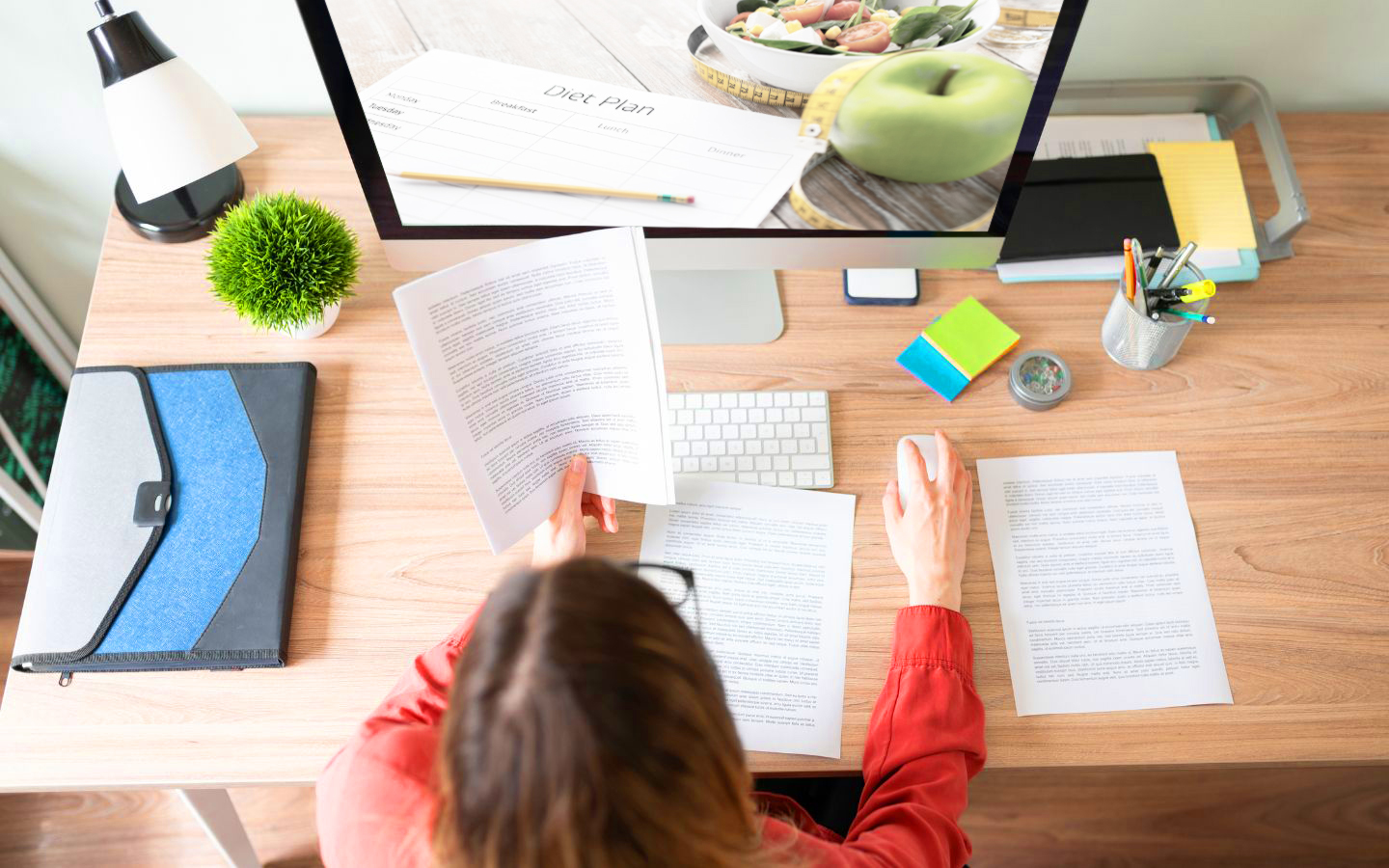 Professionista che si occupa di copywriting di settore per sport e alimentazione